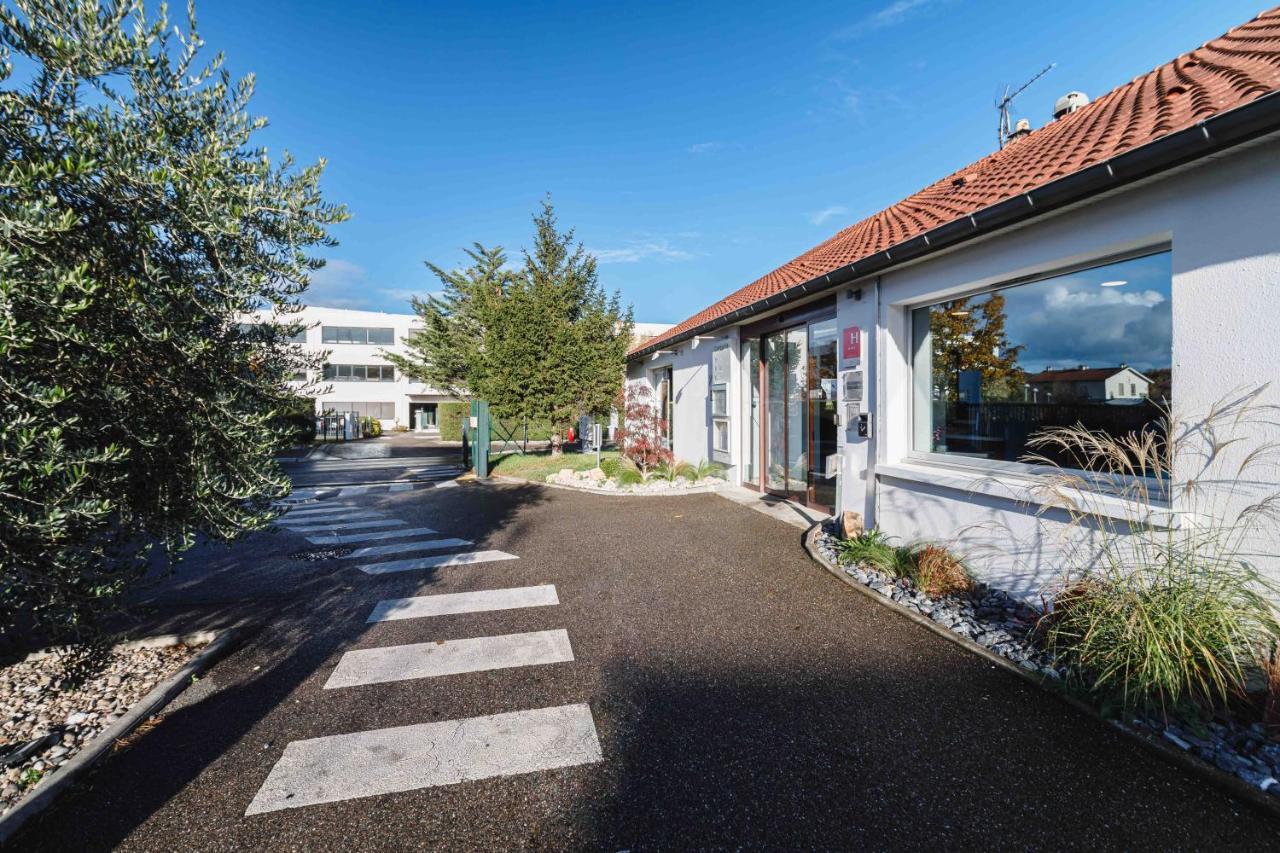 Готель Campanile Lyon Bron Eurexpo Екстер'єр фото