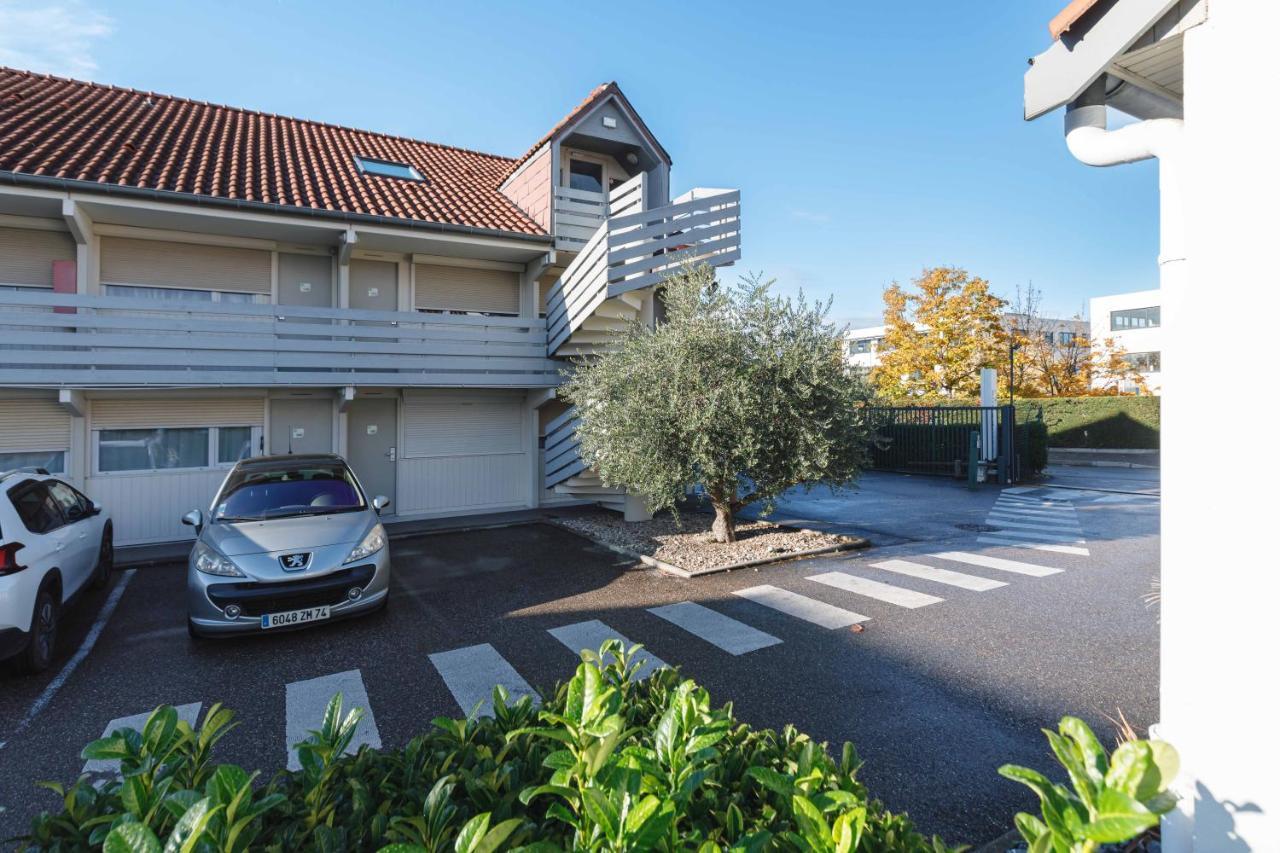 Готель Campanile Lyon Bron Eurexpo Екстер'єр фото