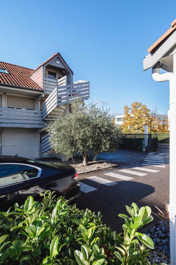 Готель Campanile Lyon Bron Eurexpo Екстер'єр фото